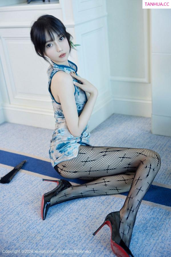玥儿玥  [XiuRen]高清写真图 2024.09.30 No.9236 玥儿玥er 美腿丝袜第27张图片